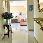 特里雅斯特帕诺拉米克公寓 *