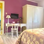 特里雅斯特帕诺拉米克公寓 *