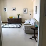 特里雅斯特帕诺拉米克公寓