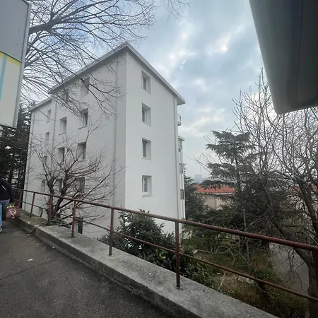 特里雅斯特帕诺拉米克公寓